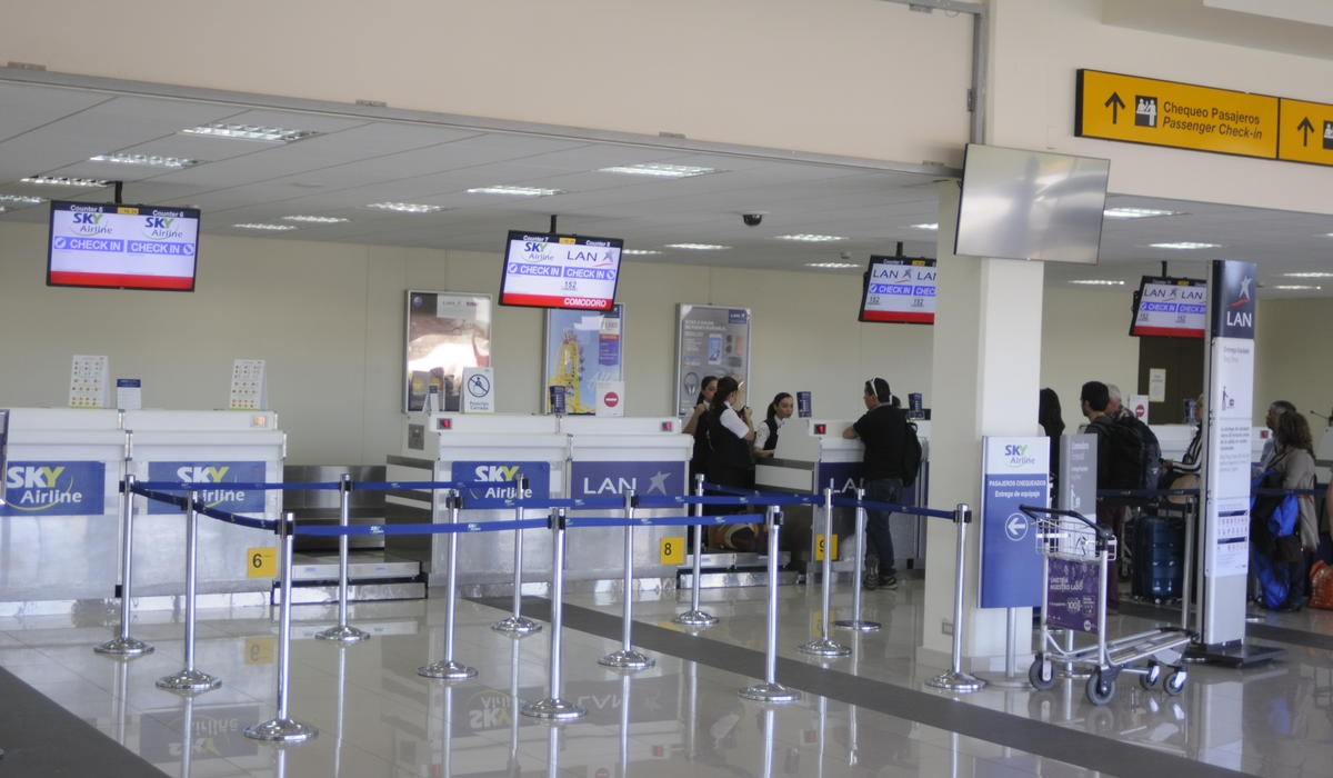 25 mil pasajeros afectados y 226 vuelos suspendidos dejan los primeros días de huelga en Sky