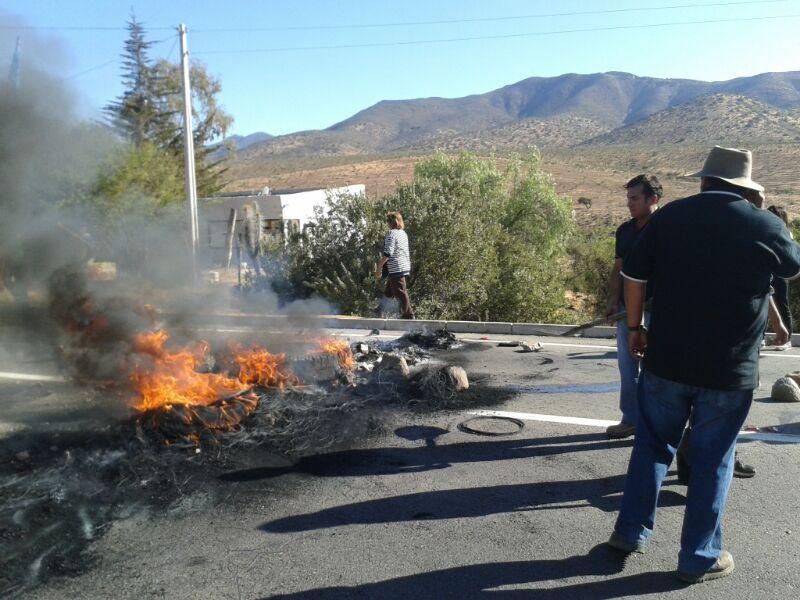 Manifestantes de Pejerreyes se toman la carretera 