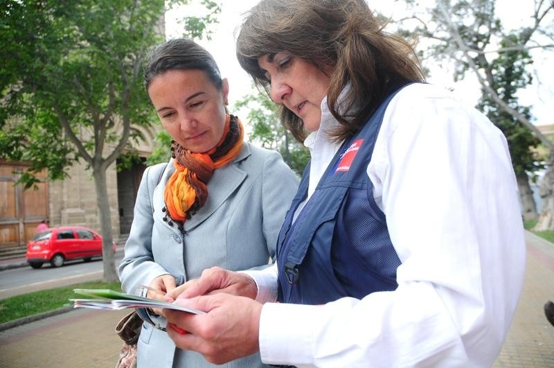 Seremía de Salud informa a transeúntes cómo prevenir el cáncer 