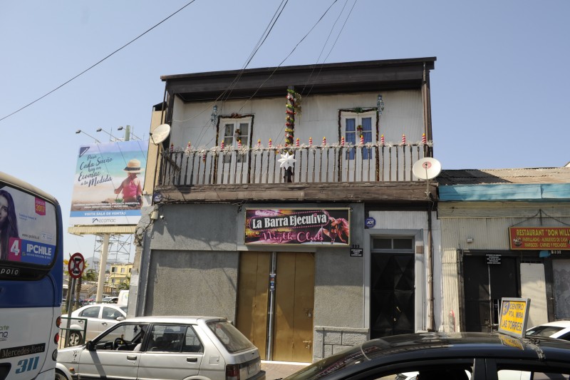 El night club “La barra Ejecutiva” funcionaba en calle Camilo Henriquez. Foto: Lautaro Carmona