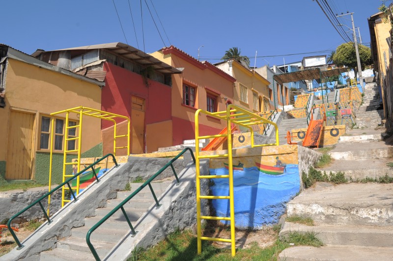 Una renovada imágen presenta la escalera Buenaventura Argandoña en la comuna de Coquimbo. Foto Lautaro Carmona