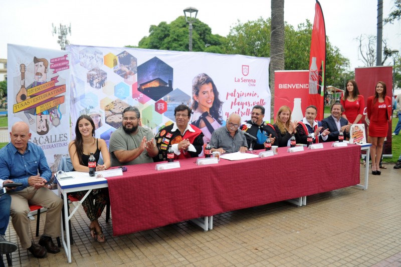 La inauguración del evento se realizó hoy en la mañana en la Plaza de Armas de La Serena.