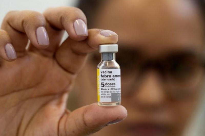 La falta de la vacuna ha generado colapso en los vacunatorios internacionales, pero el Minsal informó que la próxima semana estarán disponibles 15 mil nuevas dosis. 