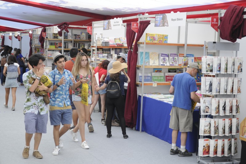 En la Feria del libro de La Serena, el Colegio de Periodistas Consejo Coquimbo conmemorará el Día de la prensa, presentando tres libros de autores que son precisamente periodistas.