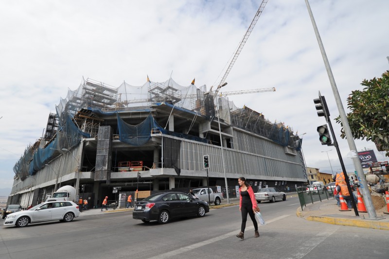 La fotografía muestra el avance de la construcción de Mall Vivo Coquimbo. La novedad es que traerá una moderna sala de Cine Hoyts. FOTO JANINA GUERRERO