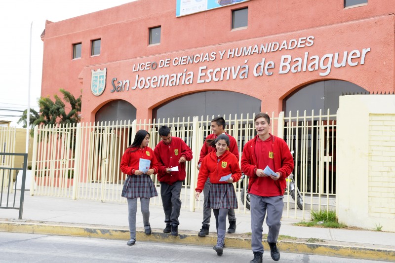Al igual que Andrea, Pablo y sus compañeros, serán más de 5.500 alumnos de 3° y 4° medio que censarán en la región el próximo 19 de abril. Foto: Andrea Cantillanes