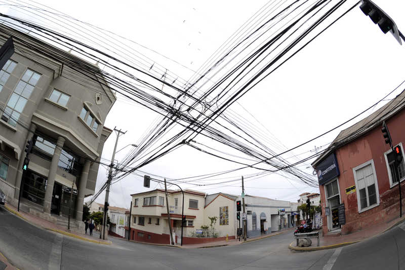 La contaminación visual en el casco histórico de La Serena es evidente, situación que preocupa hace años al municipio, desde donde se ha propiciado el retiro de varias toneladas de material en desuso.