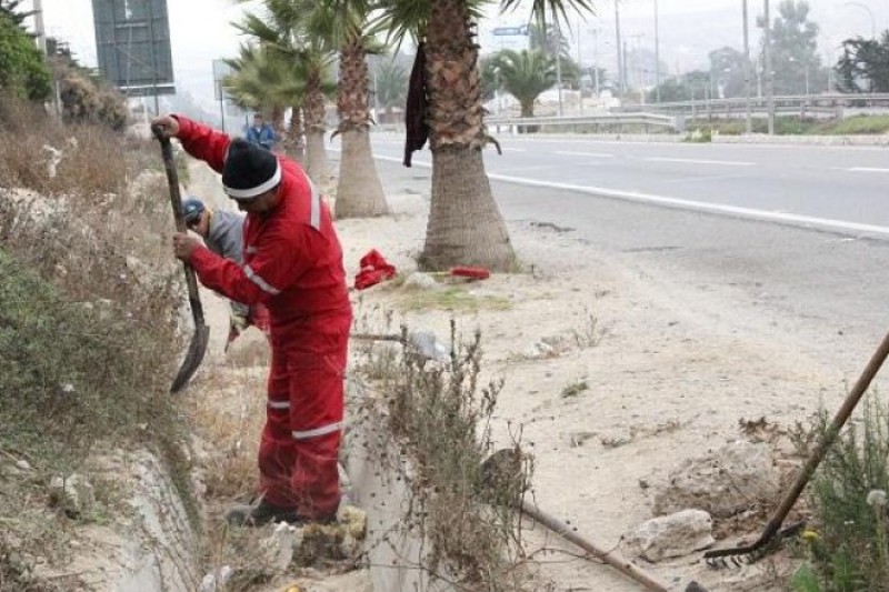 Cuadrillas municipales se encuentran trabajando en la limpieza y retiro de escombros para evitar mayores complicaciones con las precipitaciones. Foto: El Día