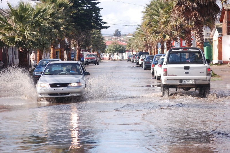 Las inundaciones son uno de los problemas que más afectan a la comuna puerto, por esta razón se trabaja en la limpieza de colectores de aguas lluvia. Foto: El Día