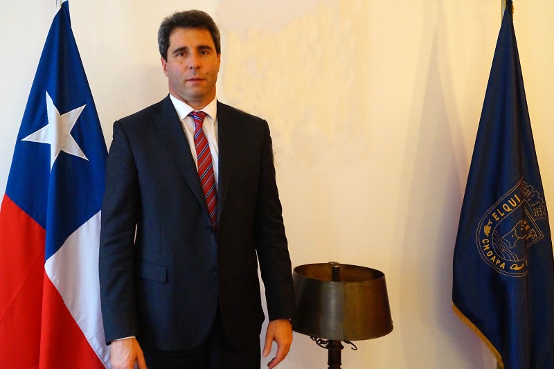 El gobernador de San Juan aprovechó la visita a Buenos Aires del Presidente Sebastián Piñera para efectuar la propuesta. 