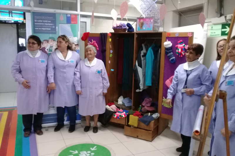 Desde hace cuatro años, las Damas de Lila realizan una cruzada para conseguir abrigo parta los enfermos de cáncer, especialmente los que provienen del sector rural. Este año han querido ampliar la cruzada.