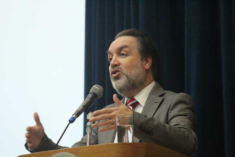 Gonzalo Müller, director del Centro de Políticas Públicas de la Universidad  del Desarrollo, quien participó del seminario sobre políticas públicas realizado en la intendencia regional.