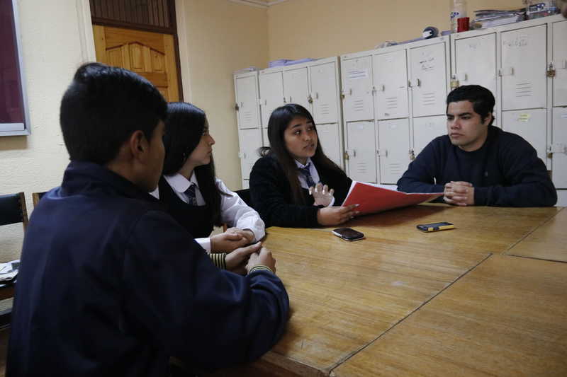 Miembros del centro de alumnos del liceo Industrial de Coquimbo, en un encuentro con la prensa señalaron que la toma del recinto no terminará mientras no de cumpla con los compromisos adquiridos por los sostenedores, como la habilitación mínima de cuatro salas de clases.