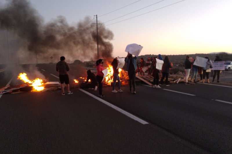 Miembros de un  comité de vivienda de Guanaqueros se tomaron la Ruta 5 norte a modo de protesta por la tramitación en la entrega de las casas.