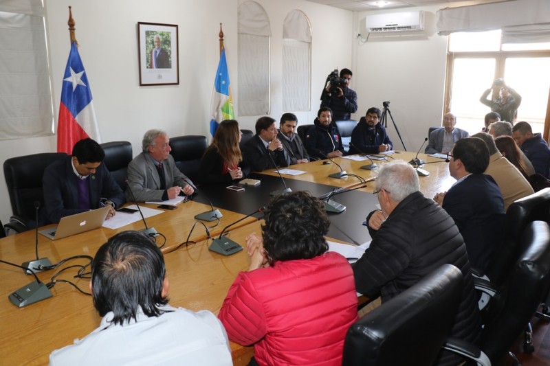 Por la tarde los productores pudieron sostener una reunión con la intendenta Lucía Pinto y parte del gabinete económico, en la cual la jefa regional se comprometió a que presentarán una batería de medidas para ir en su apoyo.