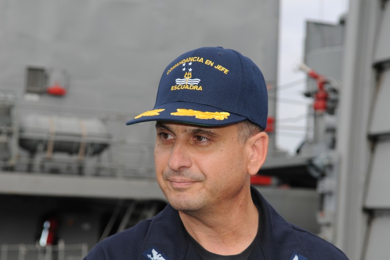 Capitán Angel Cruz, (Destroyer Squadron 40), Estados Unidos.