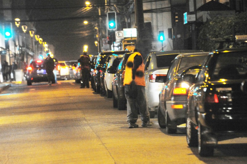 La policía ha puesto los ojos también en los cuidadores de autos, ya que algunos consumen e incluso venden droga