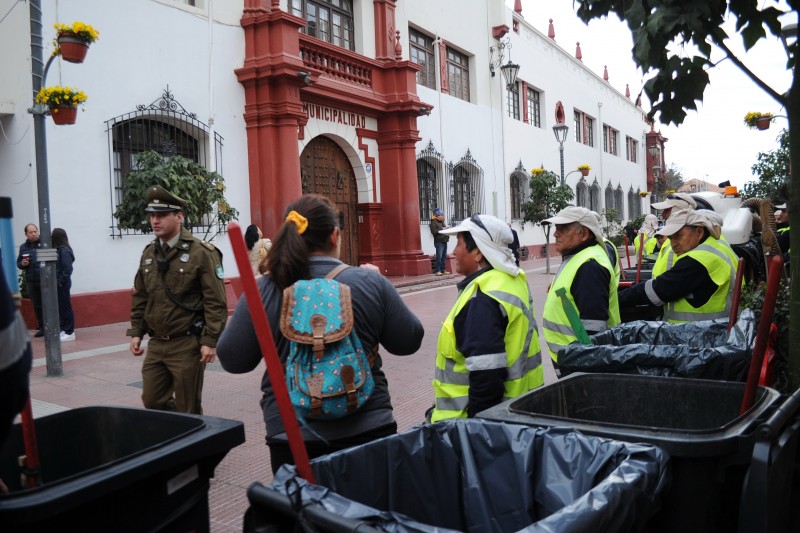 Trabajadores de De Marco protestaron frente al municipio por deudas impagas con la empresa