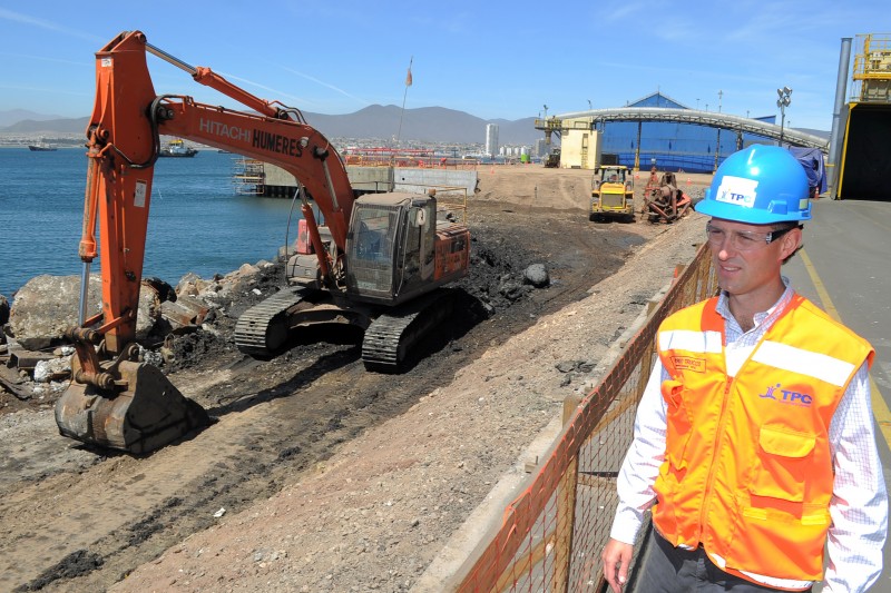 Los trabajos de reparación del muelles 2 ya están avanzados, lo que permitirá a partir de diciembre el atraque de dos embarcaciones de manera simultánea. FOTO LAUTARO CARMONA 