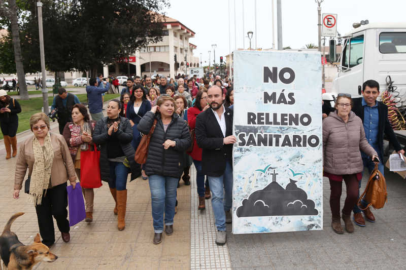 Los habitantes de Coquimbo han realizado varias manifestaciones en contra del vertedero  ubicado en el sector de El Panul y acusan que no cumple las normas ambientales.