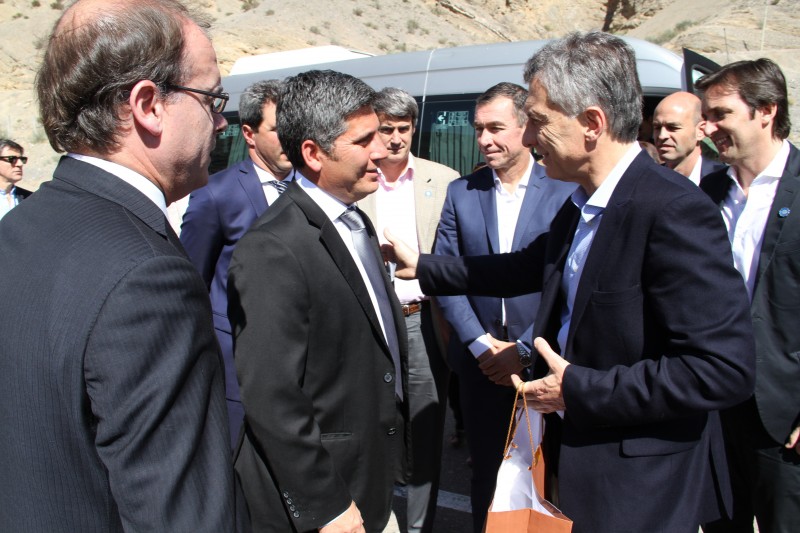 La semana pasada el jefe regional se reunió en San Juan con el Presidente argentino Mauricio Macri para dar el vamos a la precalificación de empresas del proyecto. FOTO CEDIDA 