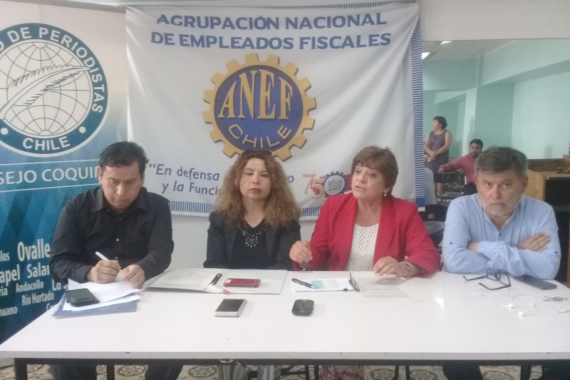 Dirigentes de la ANEF, de servicios públicos y del Colegio de Periodistas Consejo Coquimbo en el marco de una conferencia de prensa dieron a conocer su rechazo a los despidos injustificados que han estado ocurriendo.