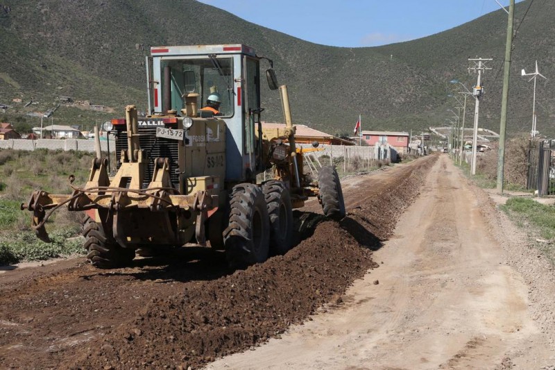 Tras petición vecinal comienzan los trabajos de mejoramiento en vías de acceso del sector La Rinconada