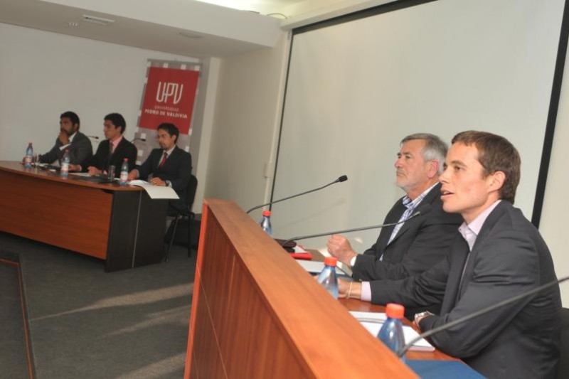 Candidatos del Séptimo Distrito debaten en la Universidad Pedro de Valdivia