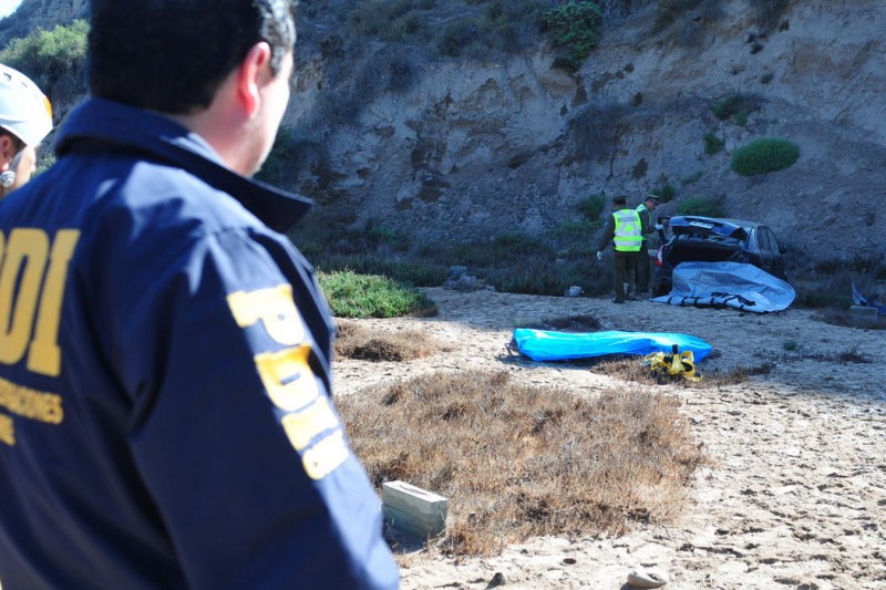 Una pareja fallece trágicamente al caer su vehículo en un barranco