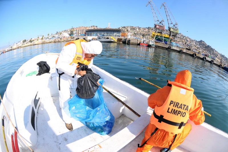"Pirata Limpio": Lancha ecológica permitirá reducir la contaminación en la bahía de Coquimbo