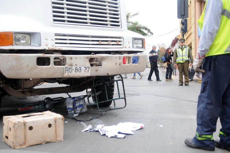 Camión atropella y mata a un repartidor de diarios en La Serena