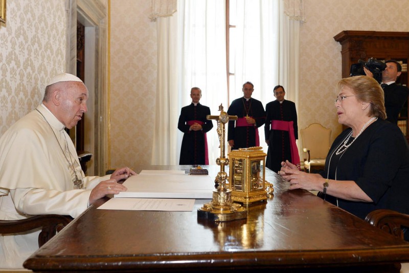 El Papa habló durante 47 minutos con la Presidenta Michelle Bachelet