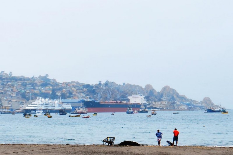 Continúa el cierre del puerto de Coquimbo por intenso oleaje y viento fuera de la bahía