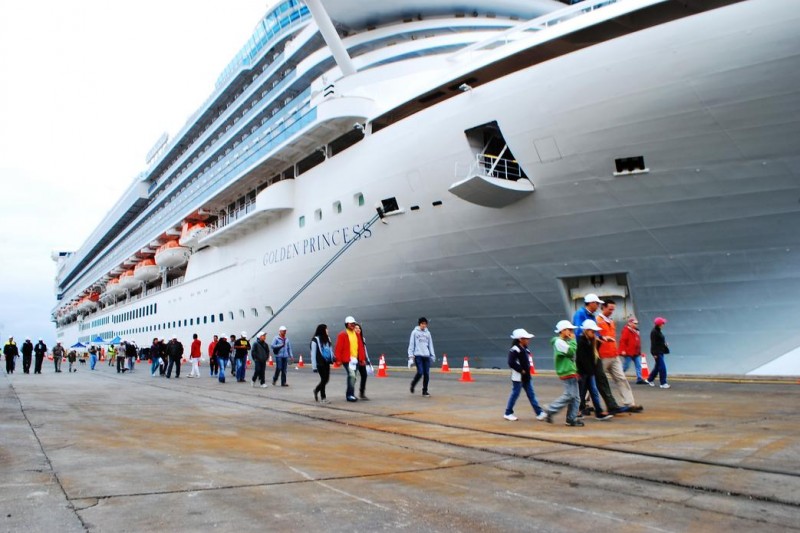 Con más de 2.100 pasajeros arribó el inmenso crucero "Golden Princess" a Coquimbo Con más de 2.100 pasajeros arribó el inmenso crucero "Golden Princess" a Coquimbo
