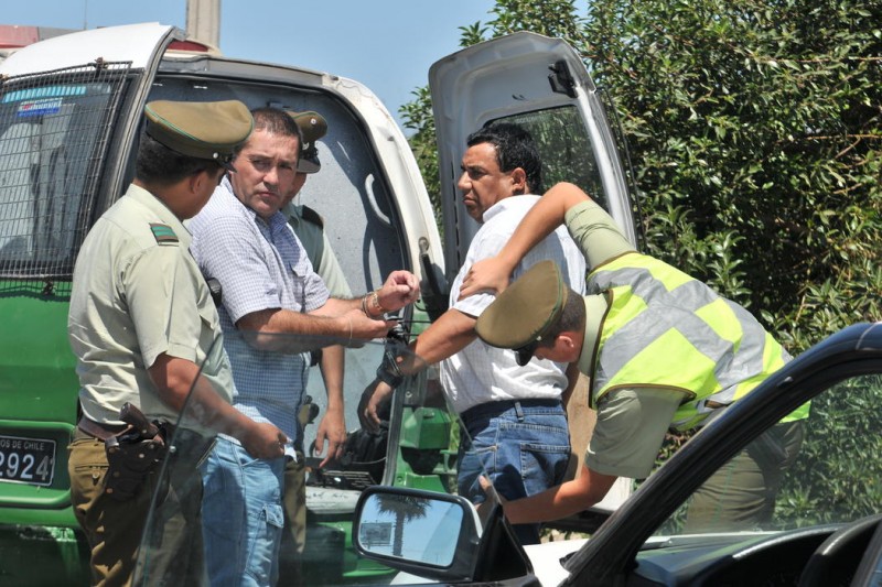 Detienen a sujetos por sustracción de automóvil en La Serena