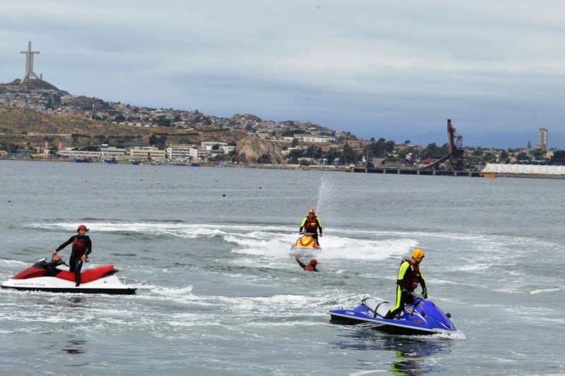 Coquimbo: Efectivos de la Armada se especializan en el rescate acuático a bordo de motos  