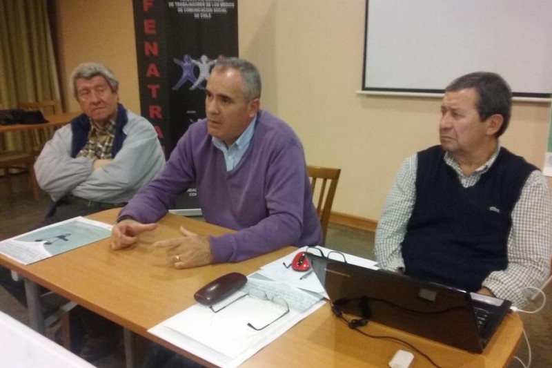 En la imagen los dirigentes sindicales, Marcos Montoya, Henry Wheeler, de Antofagasta y Domingo Vargas, presidente nacional de la FENATRAMCO, quienes participan en la asamblea nacional de la entidad gremial.