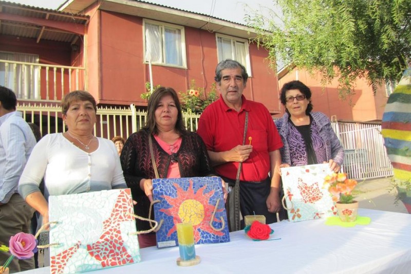 Vecinos de Tierras Blancas aprenden técnica de mosaico y desarrollan rubro