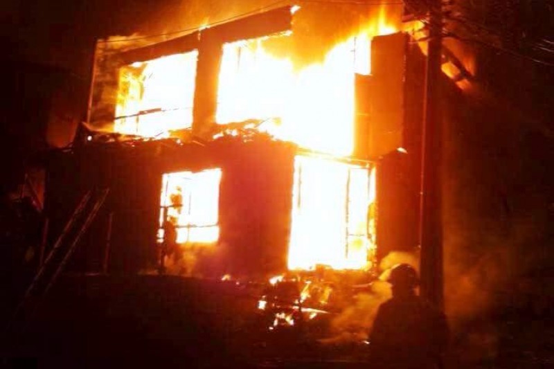 Voraz incendio consumió vivienda en la Parte Alta de Coquimbo