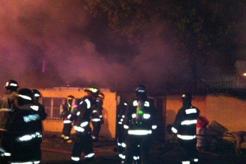 Incendio en sector Las Palmeras deja a familia en la calle