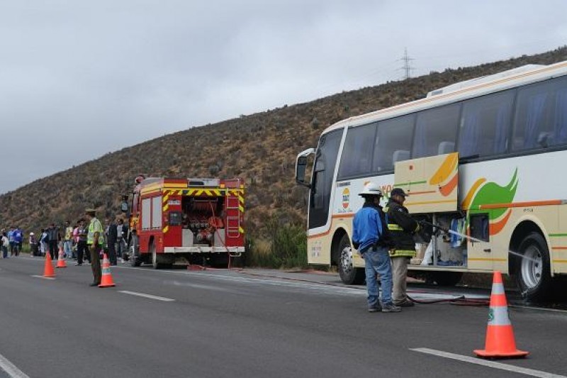 Nueva emergencia por incendio de bus interurbano