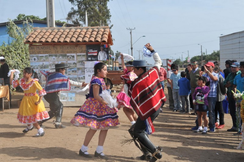 Comunidad de Pan de Azúcar rindió homenaje a fallecidos en la ruta D-43