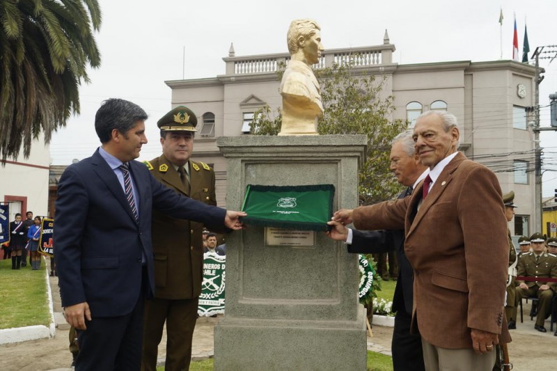 Carabineros conmemora el 50º aniversario de la muerte del teniente Hernán Merino, héroe del siglo XX