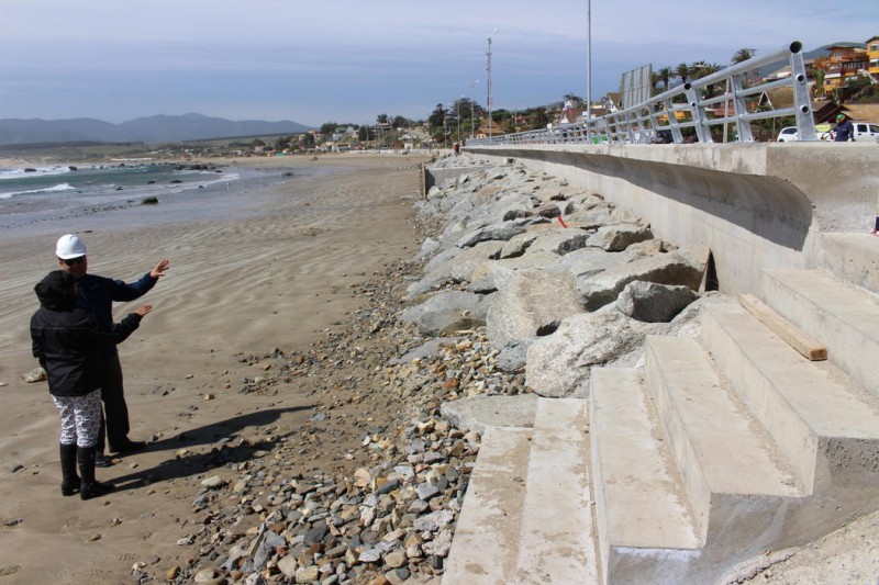 En Los Vilos: Inician construcción de muro para protección costera 