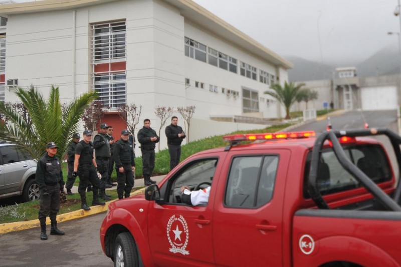 Realizan simulacro por emergencia en cárcel de Huachalalume