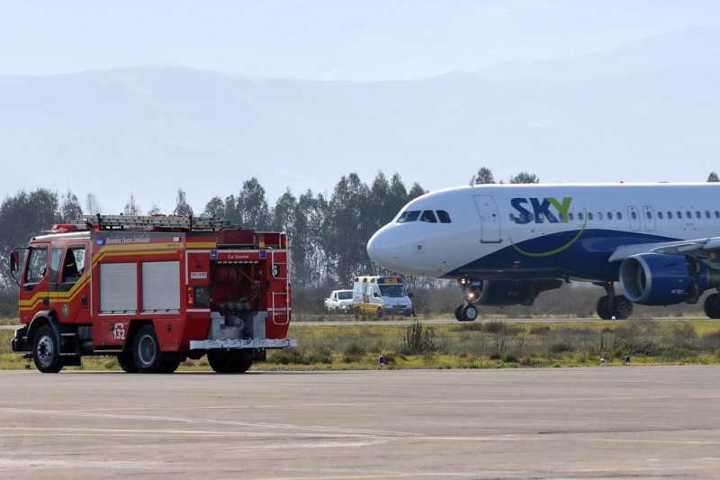 Realizan simulacro en aeropuerto de La Serena