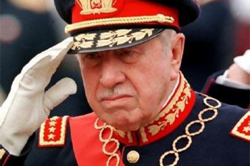 Homenaje a Pinochet genera polémica en el Congreso