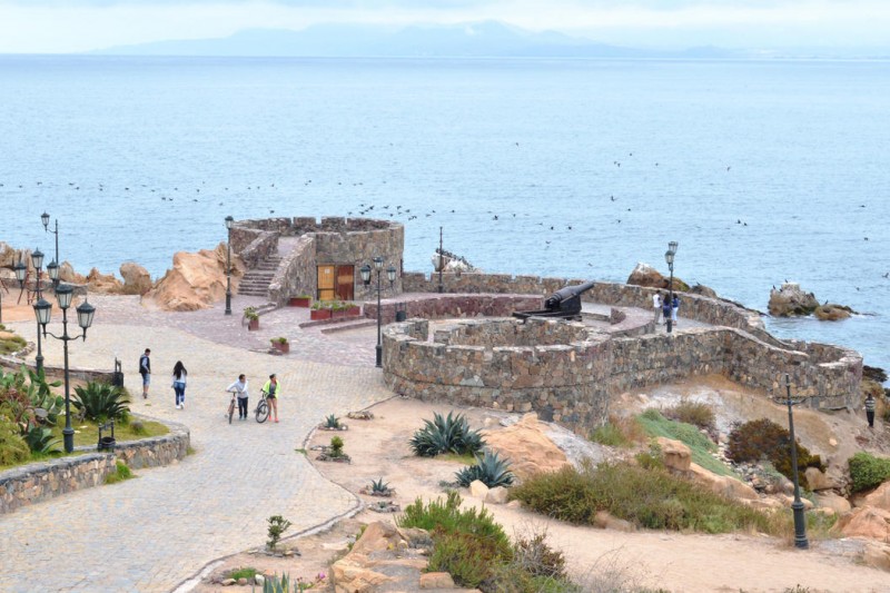 Turistas y porteños acusan abandono del fuerte Lambert y piden su revitalización 