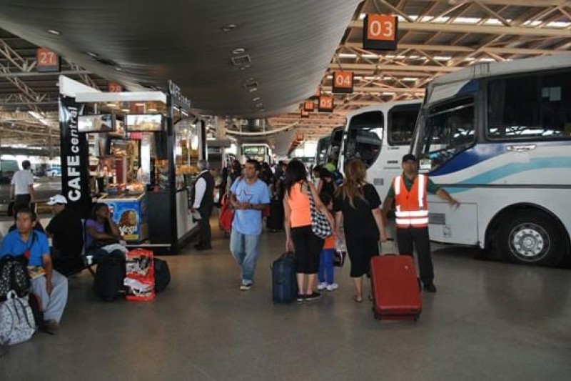 Sernac detectó alzas superiores al 250% en los pasajes de buses interurbanos para Semana Santa