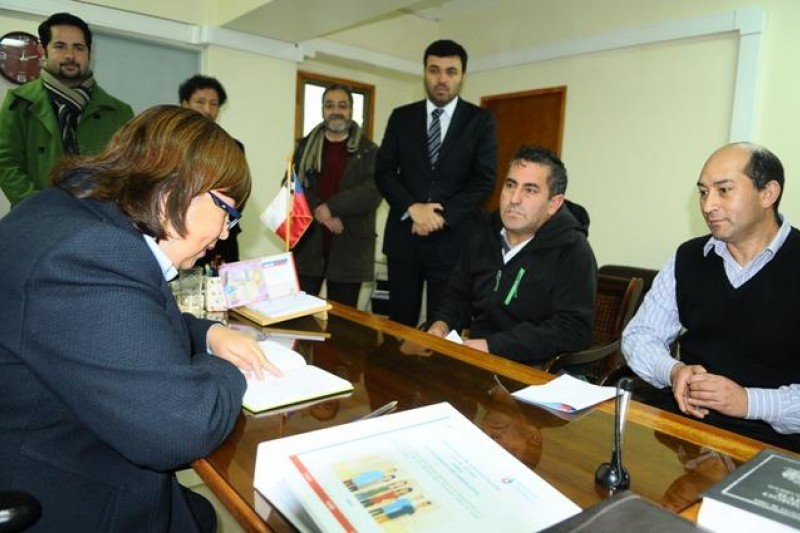 Pareja homosexual es la primera en pedir hora para celebrar Acuerdo de Unión Civil en la región 